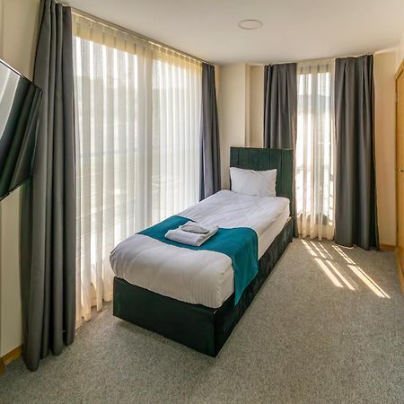 New Garden Airport Hotel Arnavutkoy ภายนอก รูปภาพ