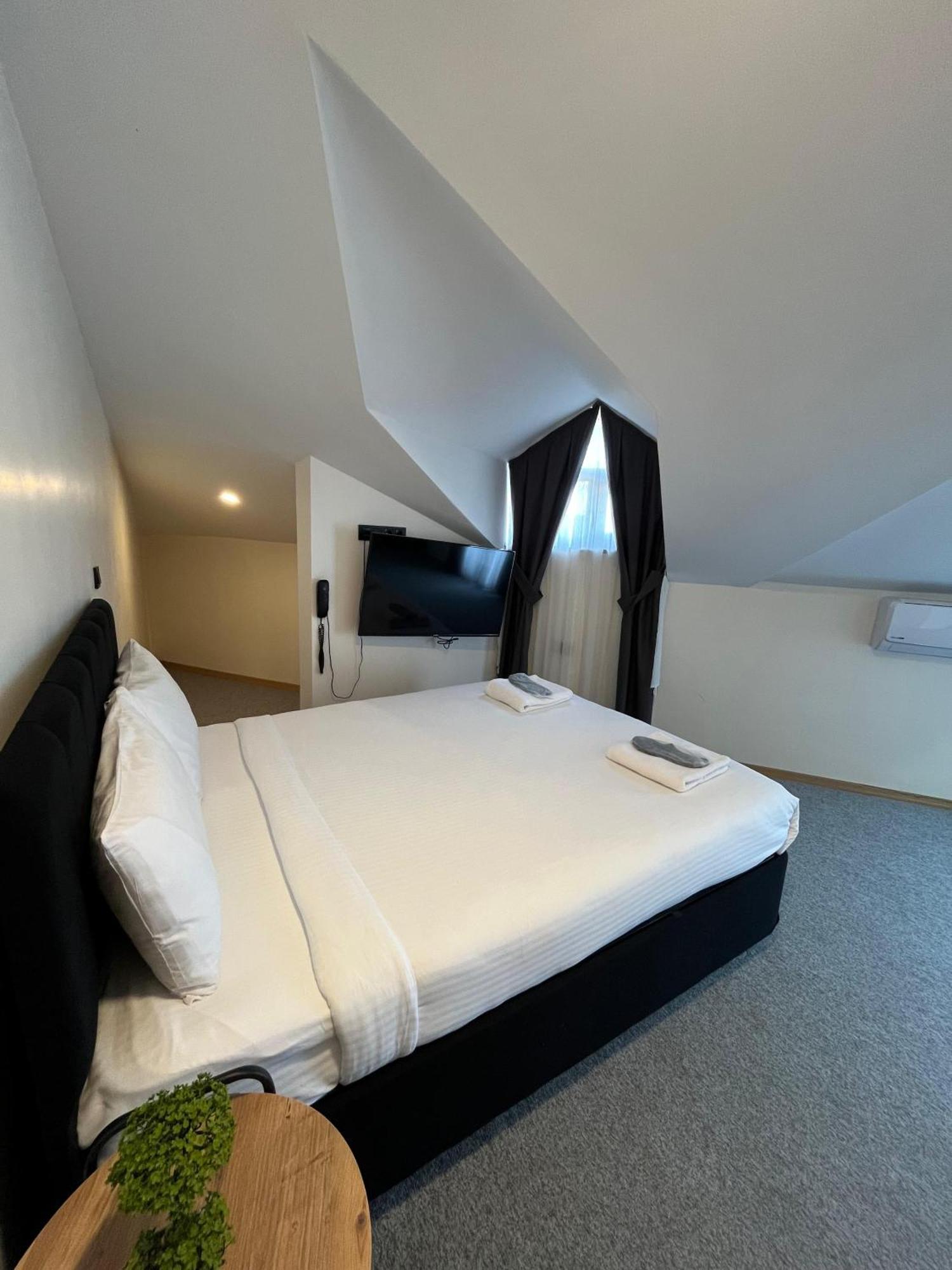 New Garden Airport Hotel Arnavutkoy ภายนอก รูปภาพ