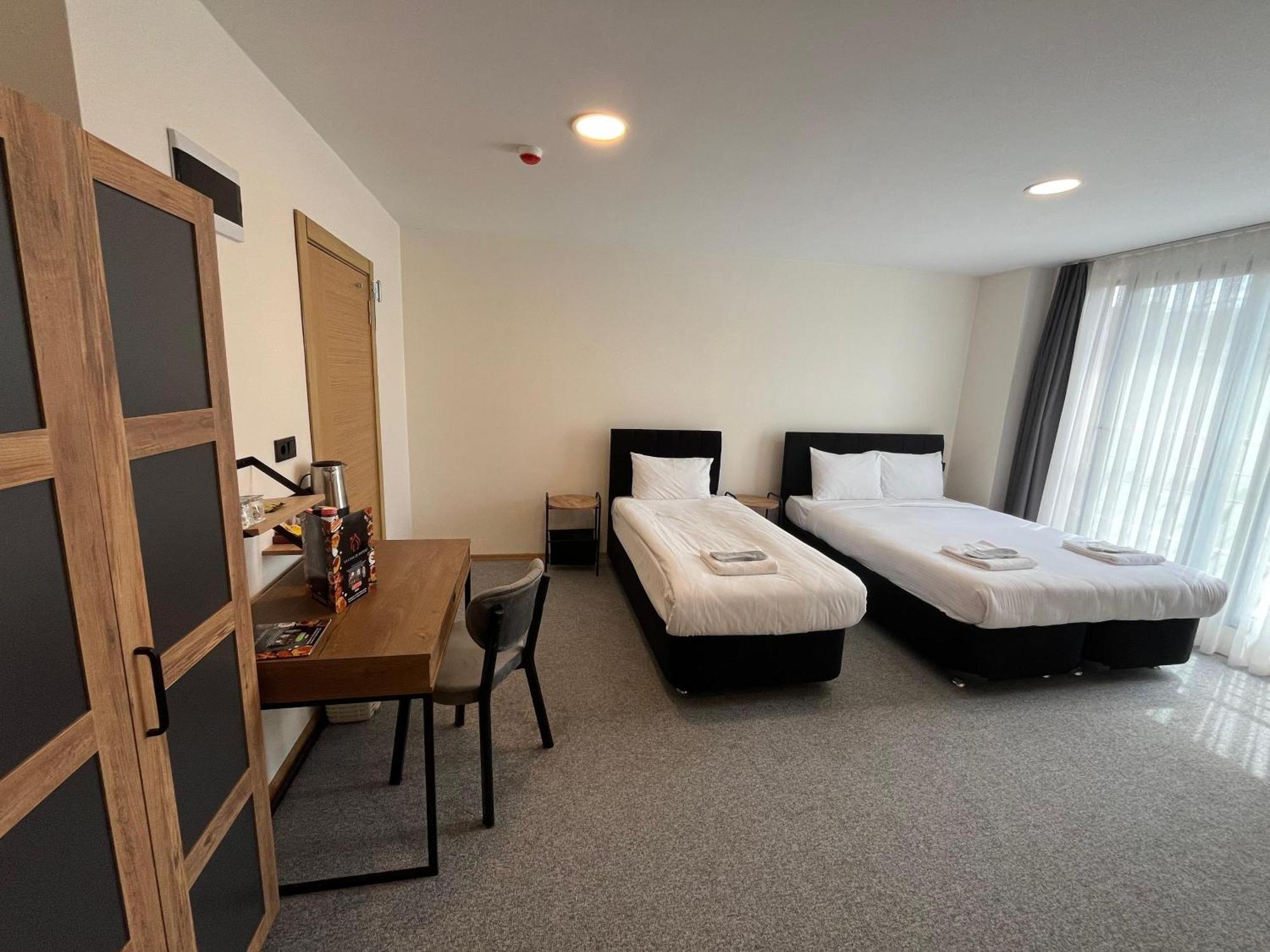 New Garden Airport Hotel Arnavutkoy ภายนอก รูปภาพ