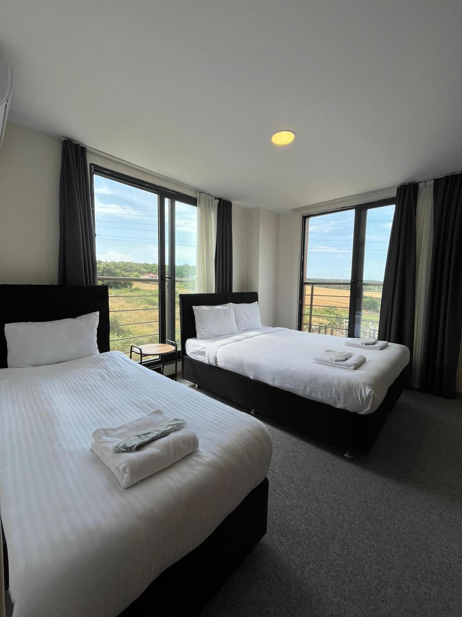 New Garden Airport Hotel Arnavutkoy ภายนอก รูปภาพ